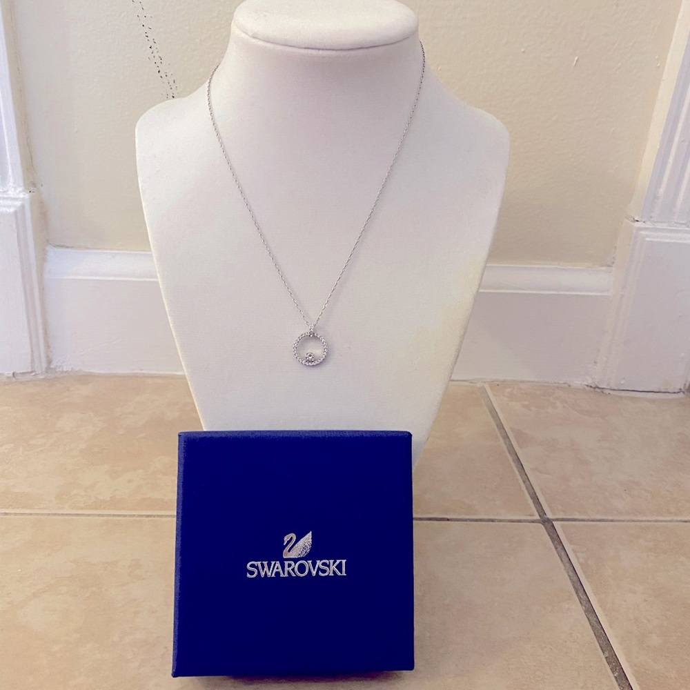 SWAROVSKI circle necklace